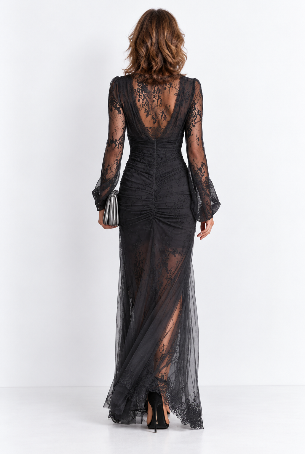 Quintina | Robe longue noire au décolleté en V profond et à la fente spectaculaire